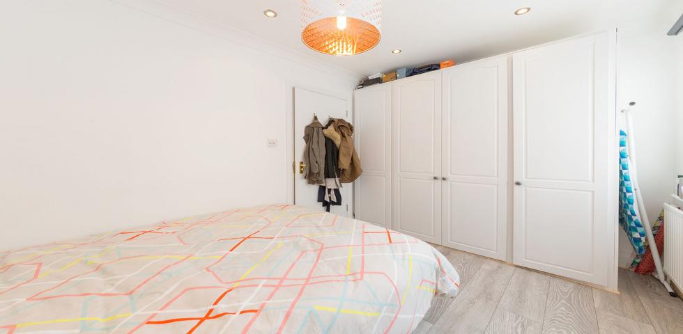 			PRIVATE GARDEN, 1 Bedroom, 1 bath, 1 reception Flat			 Grosvenor Gardens, WILLESDEN GREEN